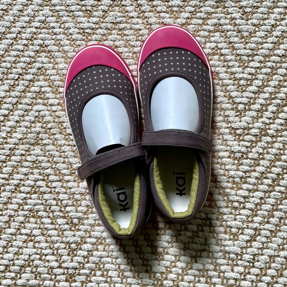 See Kai Run size 2 Mary Janes. New!